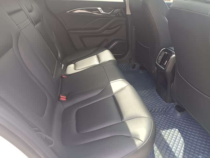 Фото 8 - Bestune B70