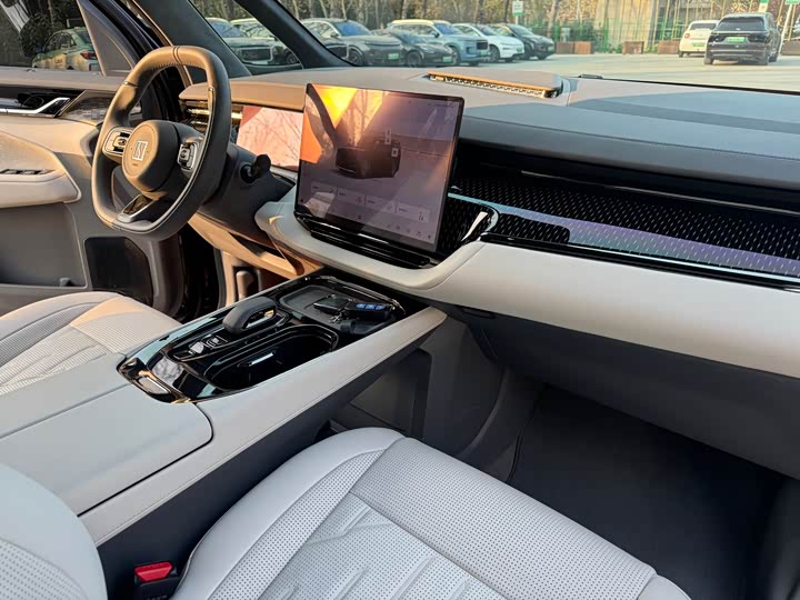 Фото 10 - Zeekr 009