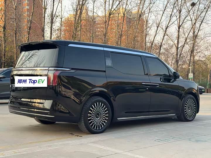 Фото 15 - Zeekr 009