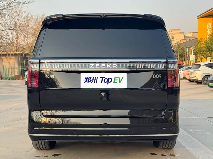 Фото 16 - Zeekr 009