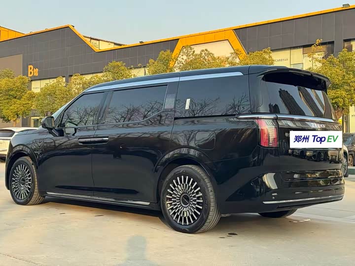 Фото 17 - Zeekr 009