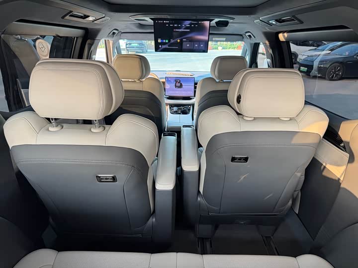 Фото 8 - Zeekr 009