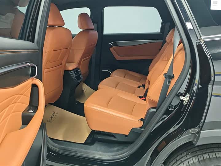 Фото 11 - Geely Okavango L