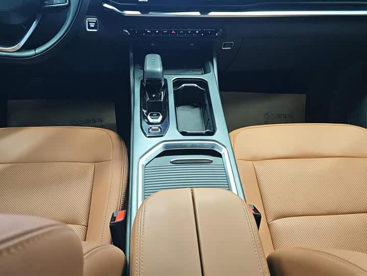 Фото 16 - Geely Okavango L