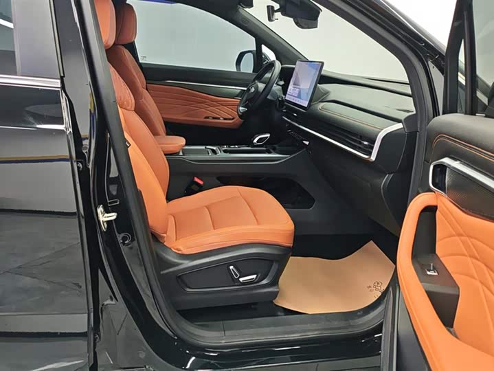 Фото 8 - Geely Okavango L