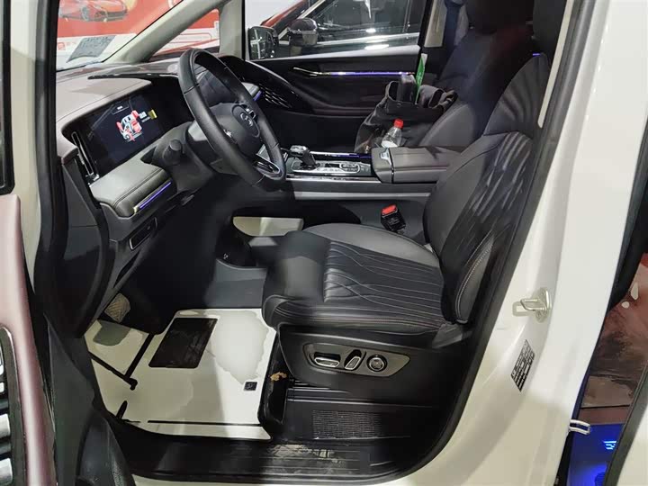 Фото 15 - GAC Trumpchi M8