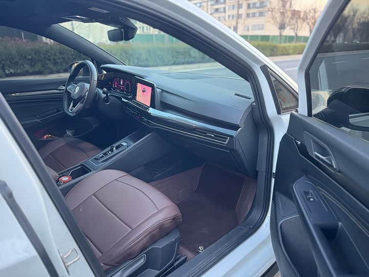 Фото 10 - Volkswagen Golf