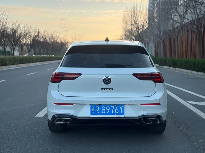 Фото 13 - Volkswagen Golf