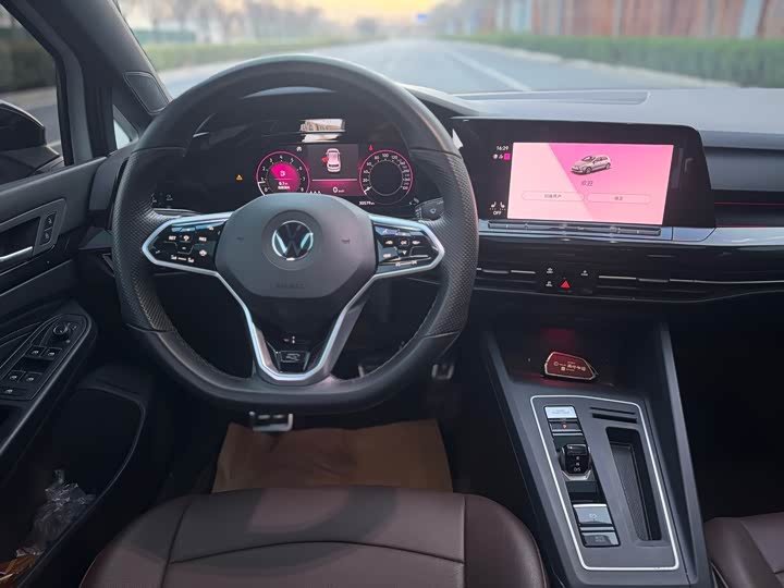 Фото 8 - Volkswagen Golf