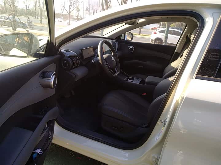 Фото 16 - BYD Yuan Plus