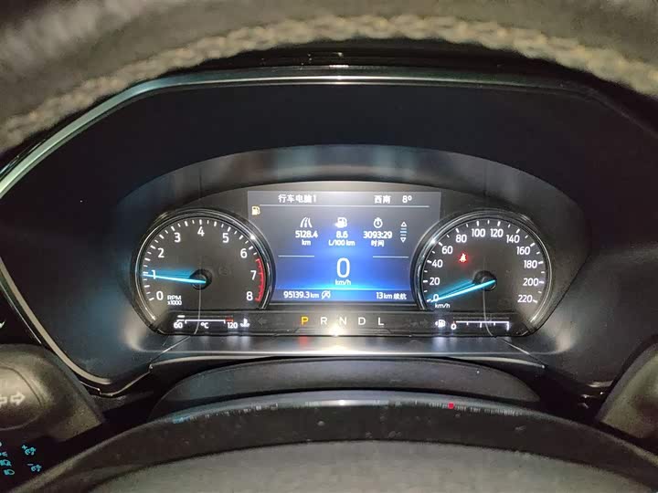 Фото 12 - Ford Escape