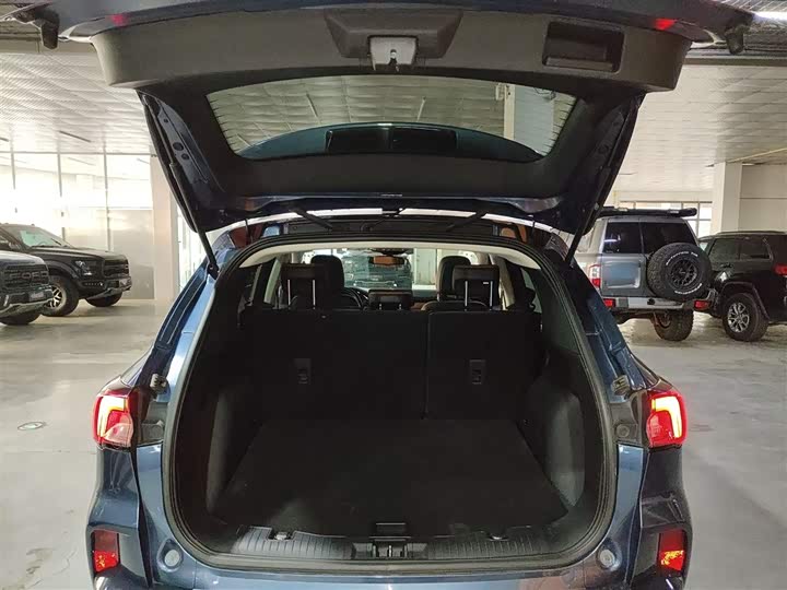 Фото 19 - Ford Escape