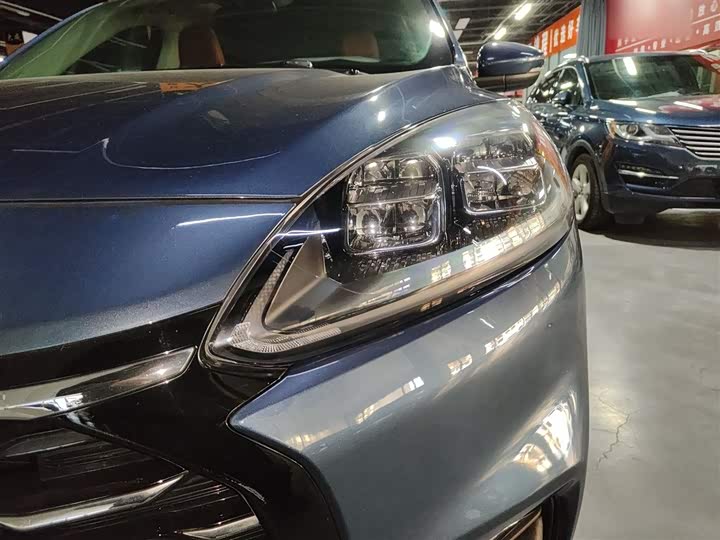 Фото 24 - Ford Escape