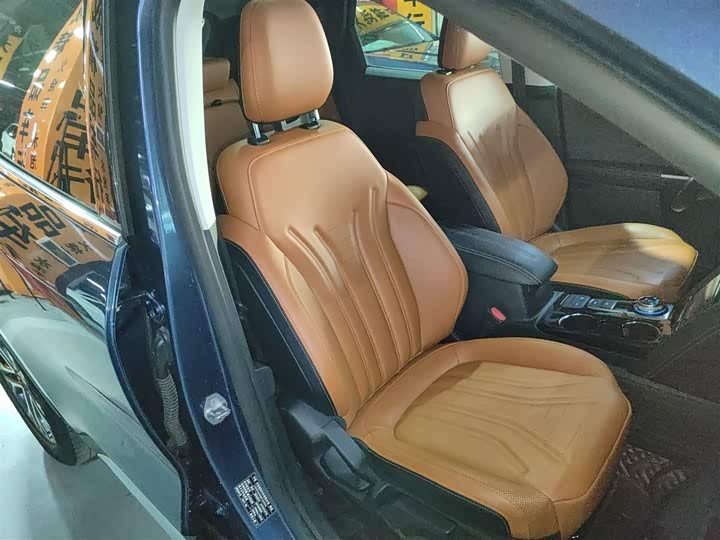 Фото 25 - Ford Escape