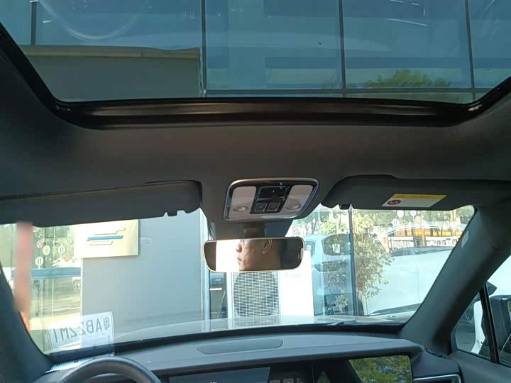 Фото 8 - LiXiang One