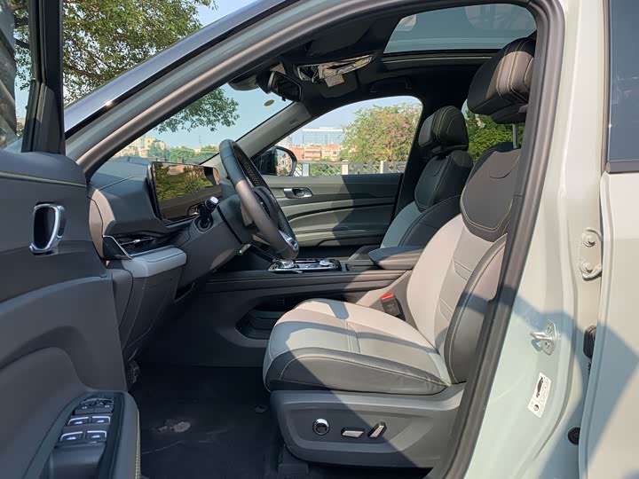 Фото 13 - Ford Equator Sport Hybrid