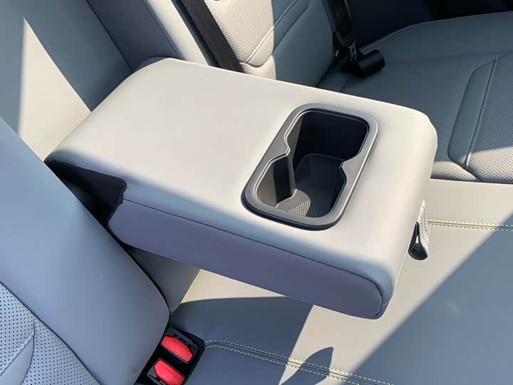 Фото 30 - Ford Equator Sport Hybrid