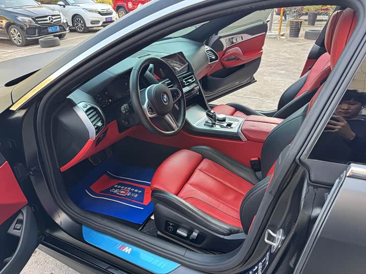 Фото 12 - BMW 8 Series