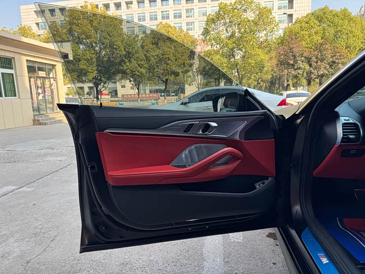 Фото 9 - BMW 8 Series