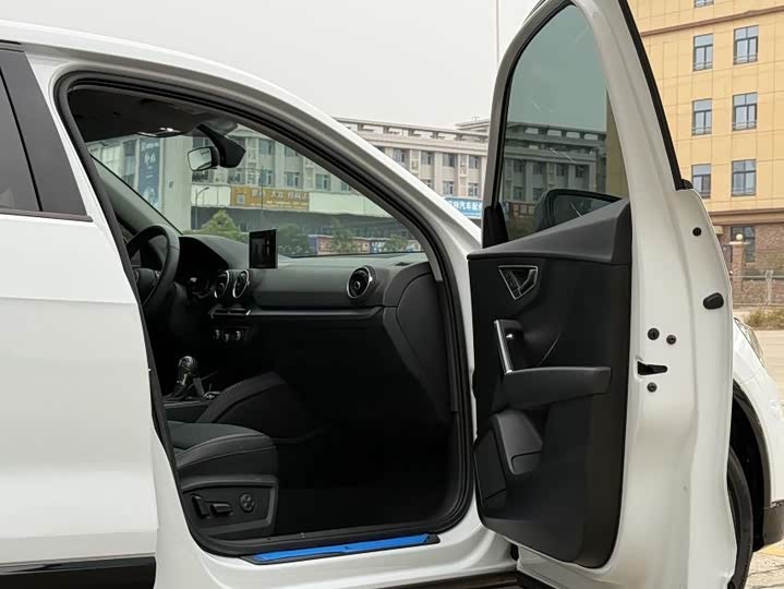 Фото 11 - Audi Q2L