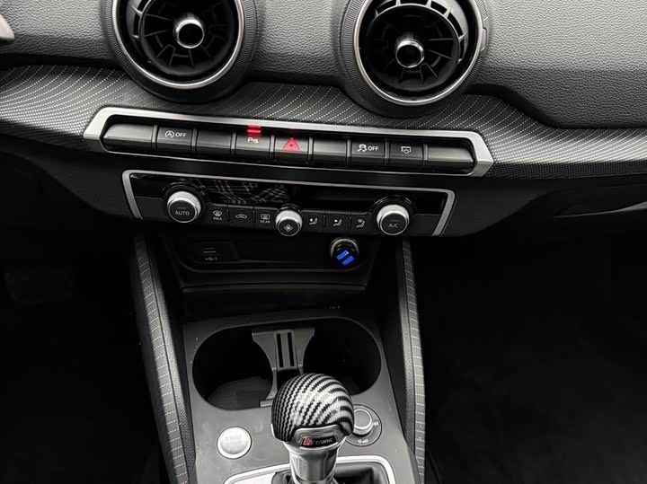 Фото 15 - Audi Q2L