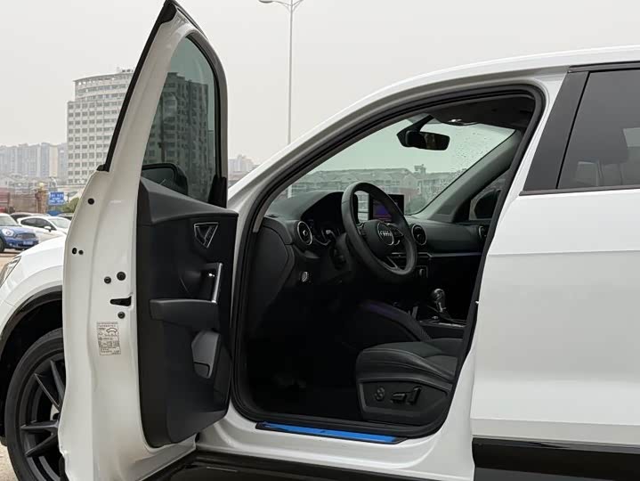 Фото 6 - Audi Q2L