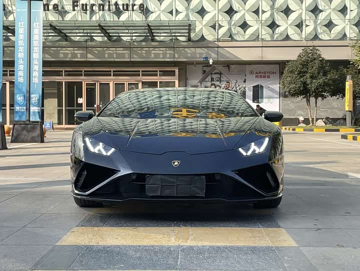 Фото 2 - Lamborghini Huracán