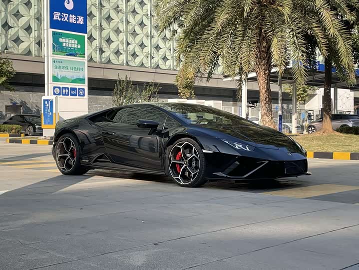 Фото 3 - Lamborghini Huracán