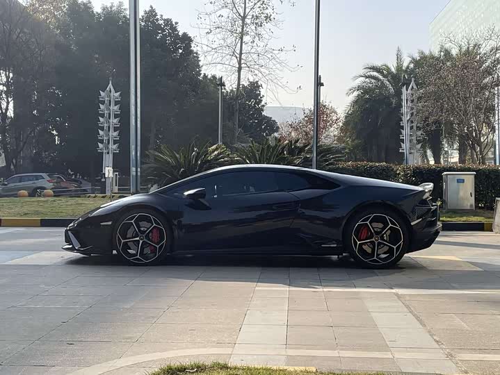 Фото 4 - Lamborghini Huracán