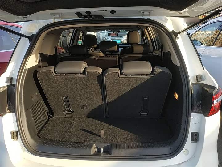 Фото 18 - BYD Song Max