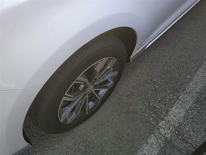 Фото 22 - BYD Song Max