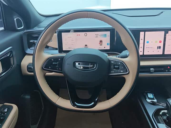 Фото 15 - Geely Icon