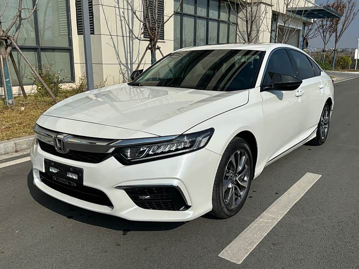 Фото 1 - Honda Inspire