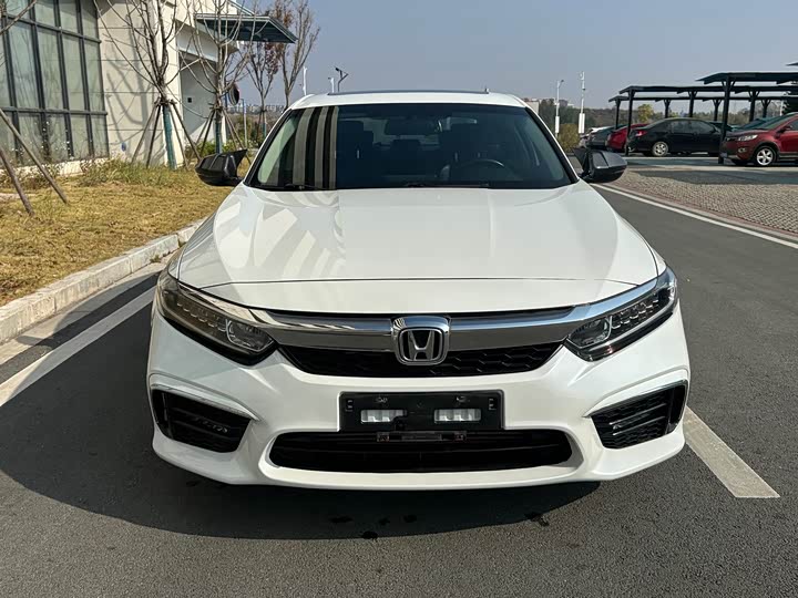 Фото 2 - Honda Inspire