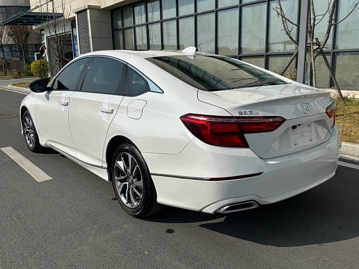 Фото 4 - Honda Inspire