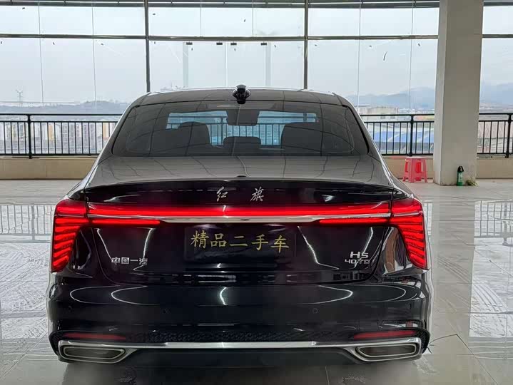 Фото 16 - Hongqi H5