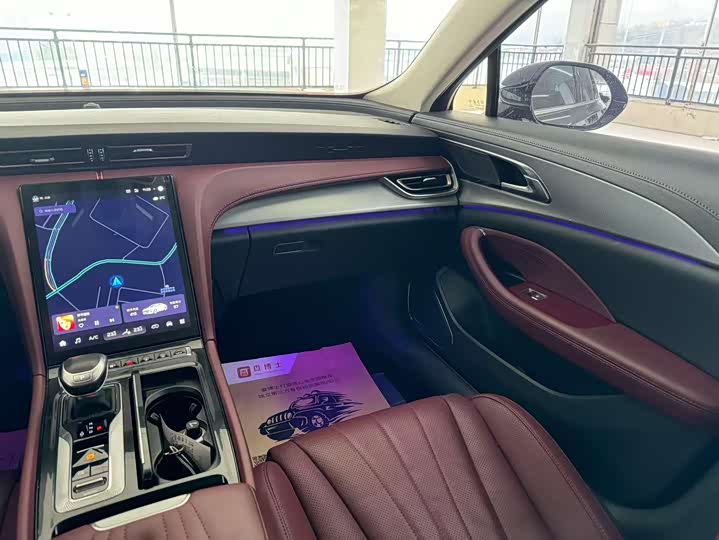 Фото 8 - Hongqi H5