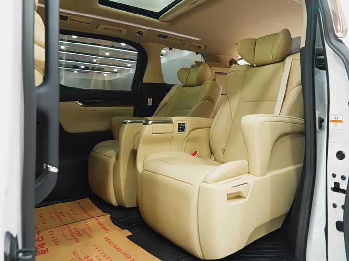 Фото 14 - Toyota Alphard