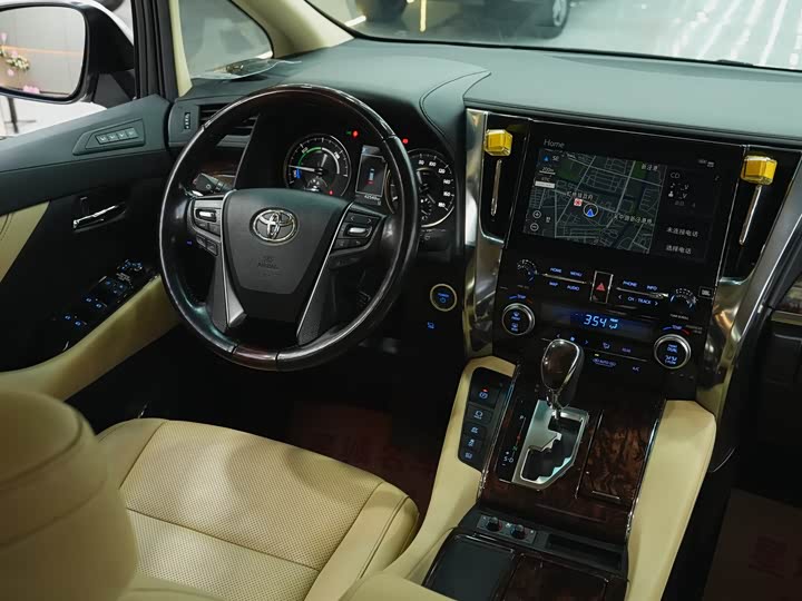 Фото 16 - Toyota Alphard