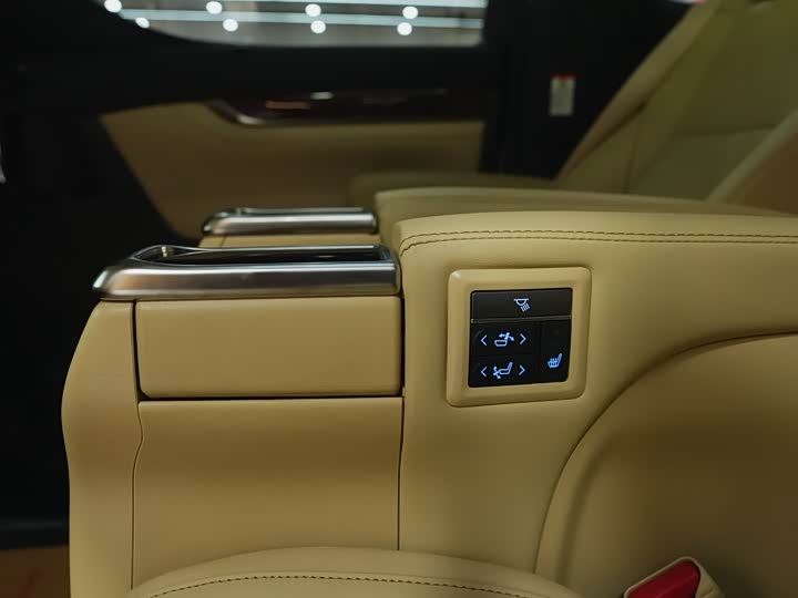 Фото 17 - Toyota Alphard