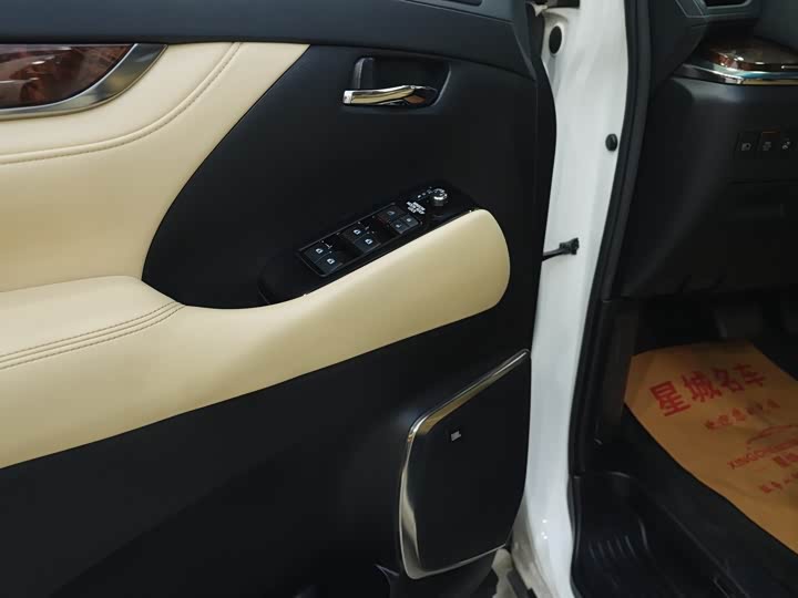 Фото 18 - Toyota Alphard