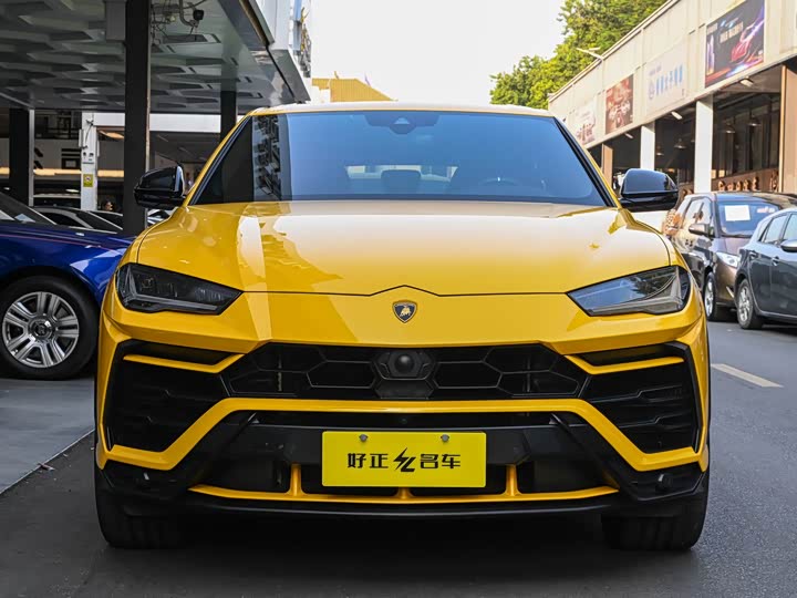 Фото 2 - Lamborghini Urus