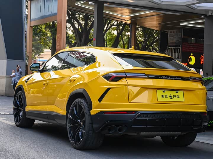 Фото 4 - Lamborghini Urus