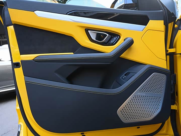 Фото 6 - Lamborghini Urus