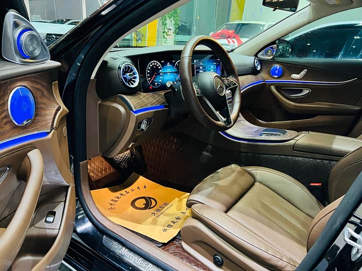 Фото 4 - Mercedes-Benz E-Class