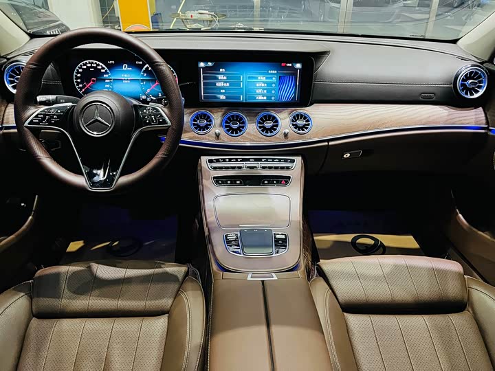 Фото 6 - Mercedes-Benz E-Class