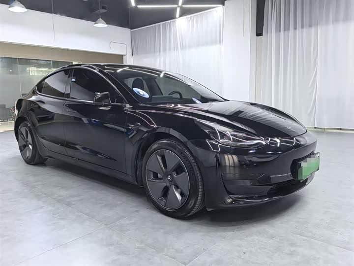 Фото 10 - Tesla Model 3