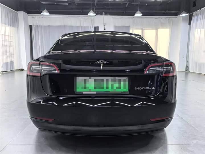 Фото 13 - Tesla Model 3