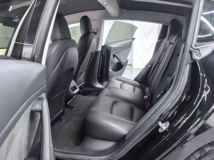 Фото 19 - Tesla Model 3