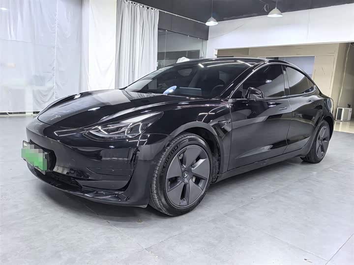 Фото 2 - Tesla Model 3